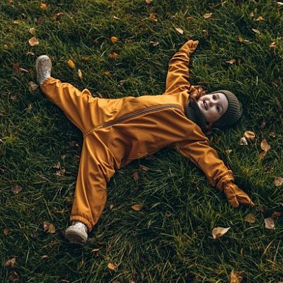 Какая верхняя одежда нужна ребенку в межсезонье: советы и рекомендации